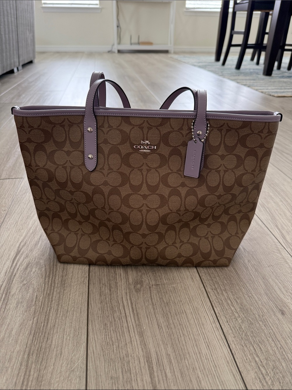 Coach City Zip Tote Signature Canvas
Khaki/Jasmine F58292